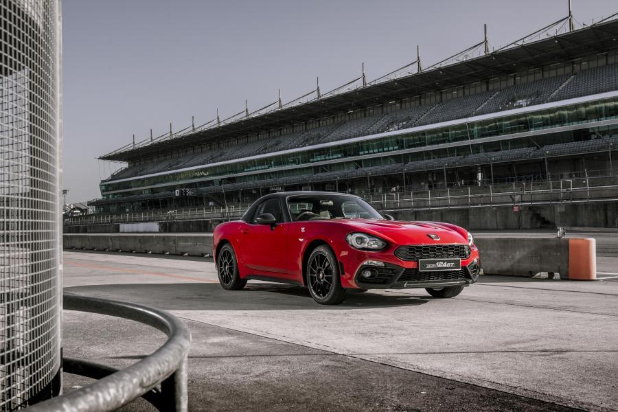  Abarth 124 GT (348) 2018 года  (UK) (фото 1 из 40)